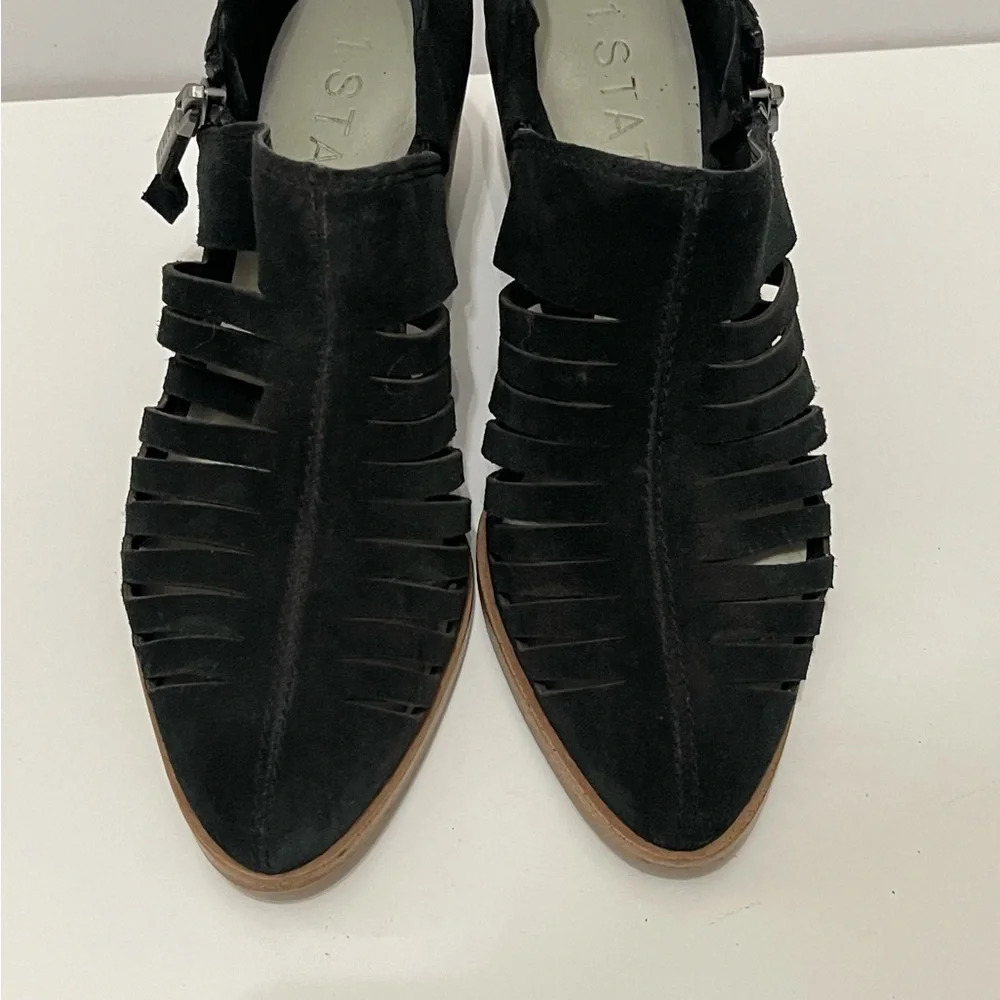 1.State Women's Black Pointed Strappy Ankle Bootie Suede Shoes blocked heel sz 6 - Picture 10 of 16